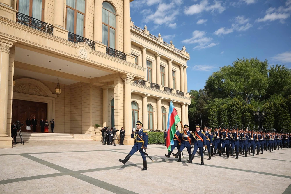 Lễ đón Tổng Bí thư Tô Lâm thăm cấp Nhà nước tới Azerbaijan - Ảnh 2. Lễ đón Tổng Bí thư Tô Lâm thăm cấp Nhà nước tới Azerbaijan - Ảnh 2.