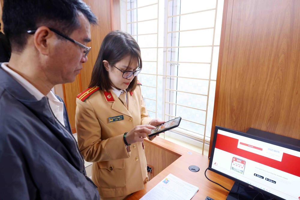 Hướng dẫn lấy ý kiến về dự thảo Nghị quyết sửa đổi, bổ sung một số điều của Hiến pháp năm 2013 trên VneID - Ảnh 2. Hướng dẫn lấy ý kiến về dự thảo Nghị quyết sửa đổi, bổ sung một số điều của Hiến pháp năm 2013 trên VneID - Ảnh 2.