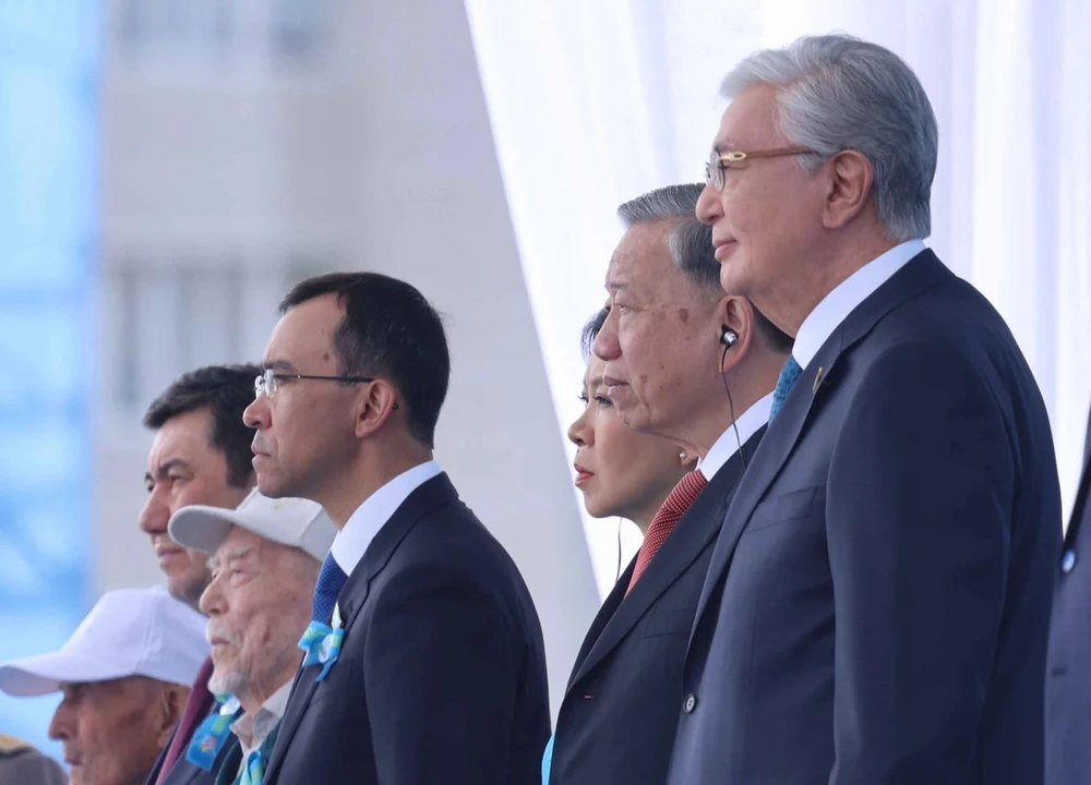 Tổng Bí thư Tô Lâm dự Lễ duyệt binh 80 năm Ngày Chiến thắng phát xít tại Kazakhstan - Ảnh 1. Tổng Bí thư Tô Lâm dự Lễ duyệt binh 80 năm Ngày Chiến thắng phát xít tại Kazakhstan - Ảnh 1.