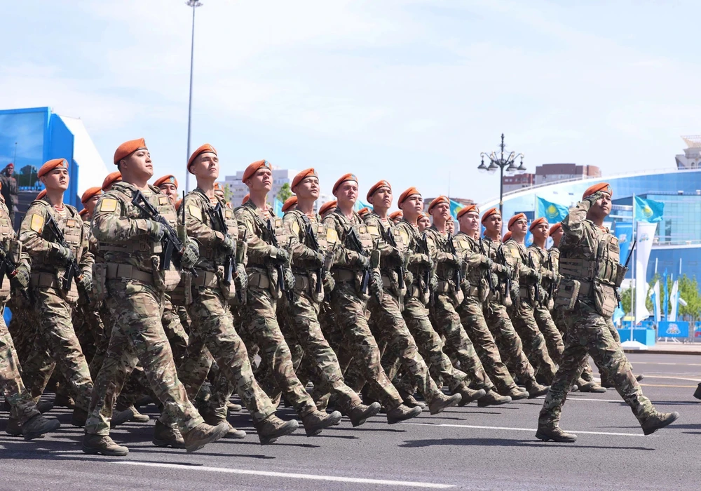 Tổng Bí thư Tô Lâm dự Lễ duyệt binh 80 năm Ngày Chiến thắng phát xít tại Kazakhstan - Ảnh 7. Tổng Bí thư Tô Lâm dự Lễ duyệt binh 80 năm Ngày Chiến thắng phát xít tại Kazakhstan - Ảnh 7.