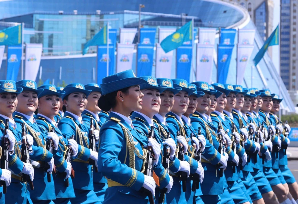 Tổng Bí thư Tô Lâm dự Lễ duyệt binh 80 năm Ngày Chiến thắng phát xít tại Kazakhstan - Ảnh 6. Tổng Bí thư Tô Lâm dự Lễ duyệt binh 80 năm Ngày Chiến thắng phát xít tại Kazakhstan - Ảnh 6.