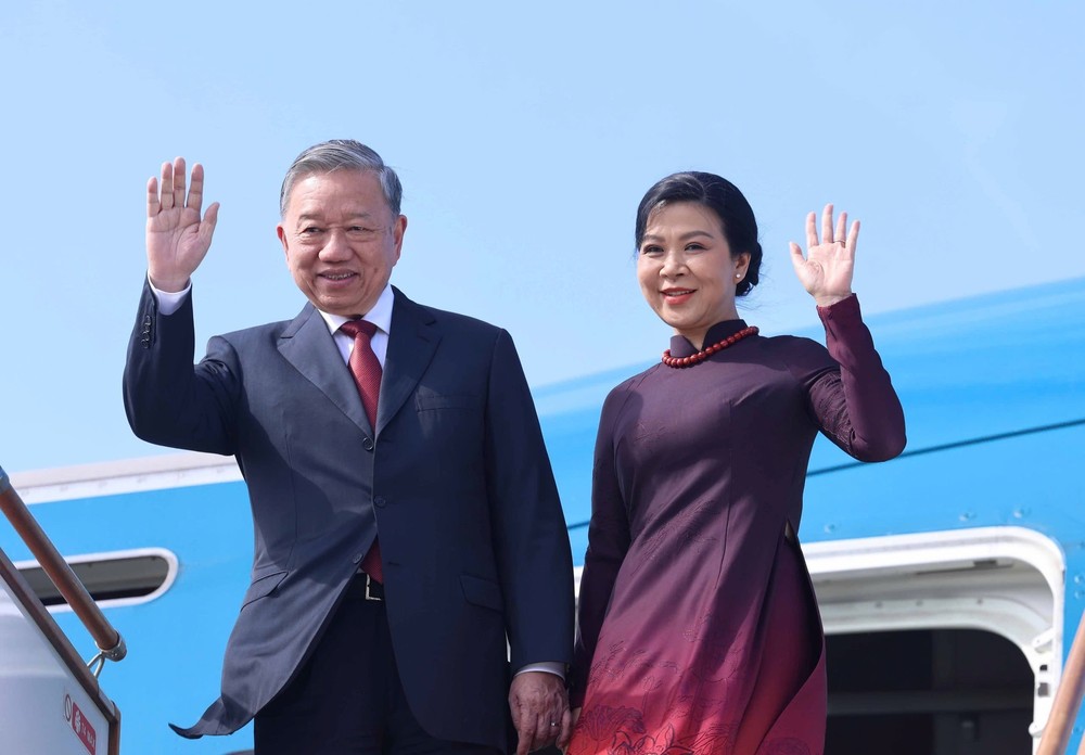Tổng Bí thư Tô Lâm và Phu nhân bắt đầu thăm cấp Nhà nước Cộng hòa Azerbaijan - Ảnh 1. Tổng Bí thư Tô Lâm và Phu nhân bắt đầu thăm cấp Nhà nước Cộng hòa Azerbaijan - Ảnh 1.