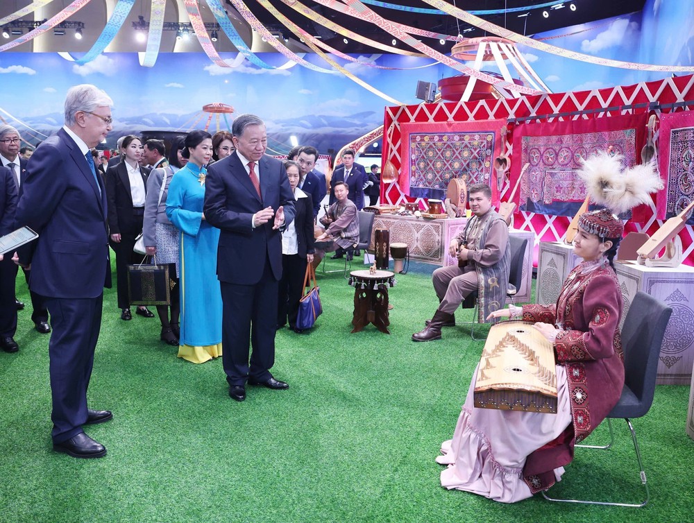Tổng Bí thư Tô Lâm tham quan Làng Văn hoá Dân tộc Kazakhstan - Ảnh 5. Tổng Bí thư Tô Lâm tham quan Làng Văn hoá Dân tộc Kazakhstan - Ảnh 5.