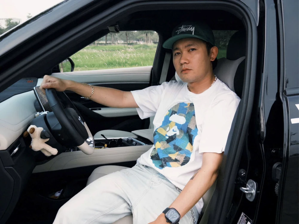 Gen Z làm ngành thời trang chạy VinFast VF 7: &quot;Động cơ mạnh là tính năng an toàn, tiết kiệm 5-6 triệu đồng/tháng so với xe xăng&quot; - Ảnh 5.