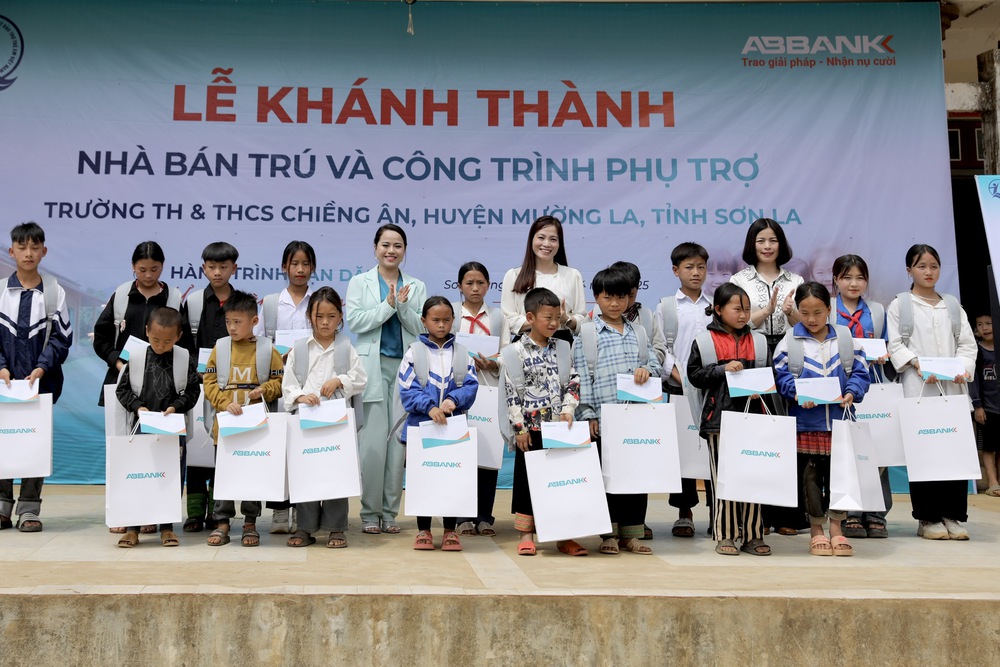 ABBANK khánh thành nhà bán trú cho học sinh vùng cao từ chiến dịch thiện nguyện "Hành trình vạn dặm" - Ảnh 1. ABBANK khánh thành nhà bán trú cho học sinh vùng cao từ chiến dịch thiện nguyện "Hành trình vạn dặm" - Ảnh 1.