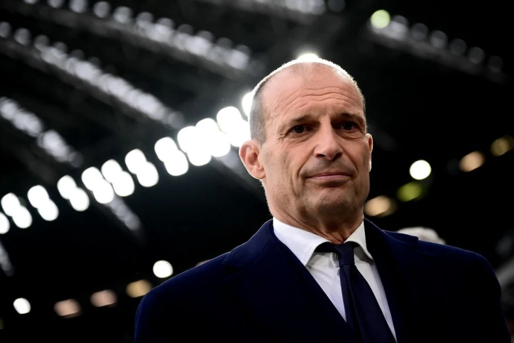 Napoli sẵn sàng thay thế Antonio Conte bằng Max Allegri