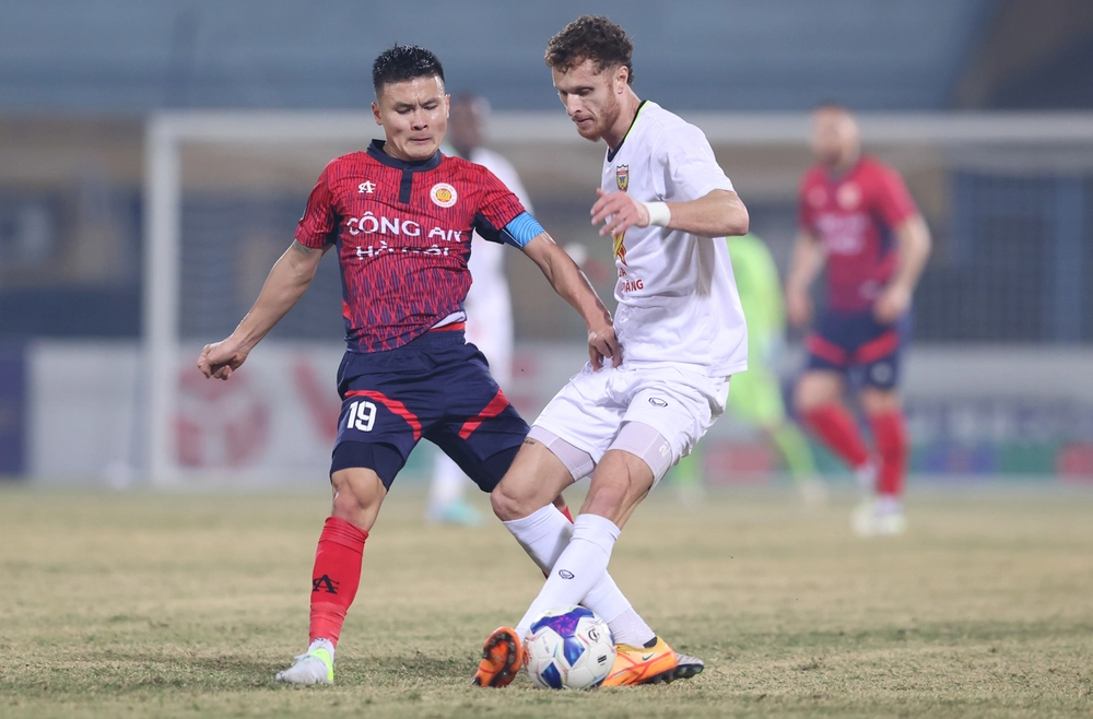 Đối thoại cuối tuần, BLV Vũ Quang Huy: “V-League nóng bỏng chặng về đích” - Ảnh 1. Đối thoại cuối tuần, BLV Vũ Quang Huy: “V-League nóng bỏng chặng về đích” - Ảnh 1.