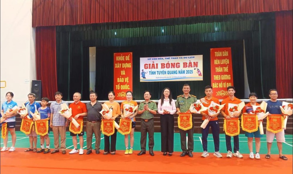 Tin nóng thể thao tối 8/5: Ronaldo bị mỉa mai là &quot;cậu bé khóc nhè&quot;, Dấu chấm hết của &quot;vua cùi trỏ&quot; tại ĐT Thái Lan - Ảnh 4.