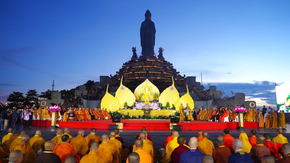 Đại lễ Phật đản Liên hợp quốc - Vesak 2025: Cầu nguyện hòa bình thế giới và trồng 108 cây Bồ Đề tại núi Bà Đen - Tây Ninh - Ảnh 1. Đại lễ Phật đản Liên hợp quốc - Vesak 2025: Cầu nguyện hòa bình thế giới và trồng 108 cây Bồ Đề tại núi Bà Đen - Tây Ninh - Ảnh 1.