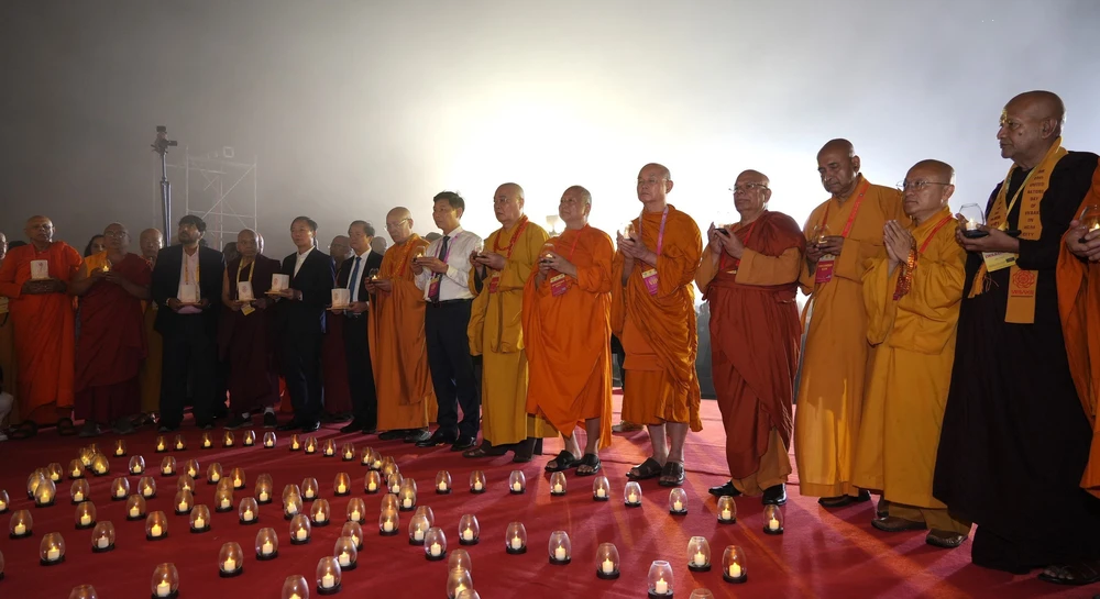 Đại lễ Phật đản Liên hợp quốc - Vesak 2025: Cầu nguyện hòa bình thế giới và trồng 108 cây Bồ Đề tại núi Bà Đen - Tây Ninh - Ảnh 3. Đại lễ Phật đản Liên hợp quốc - Vesak 2025: Cầu nguyện hòa bình thế giới và trồng 108 cây Bồ Đề tại núi Bà Đen - Tây Ninh - Ảnh 3.