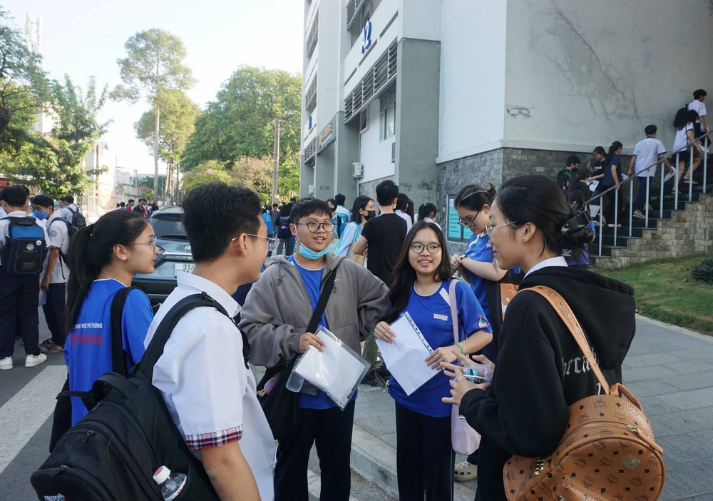 Hơn 97.000 thí sinh đăng ký thi đánh giá năng lực Đại học Quốc gia TP Hồ Chí Minh - Ảnh 1.