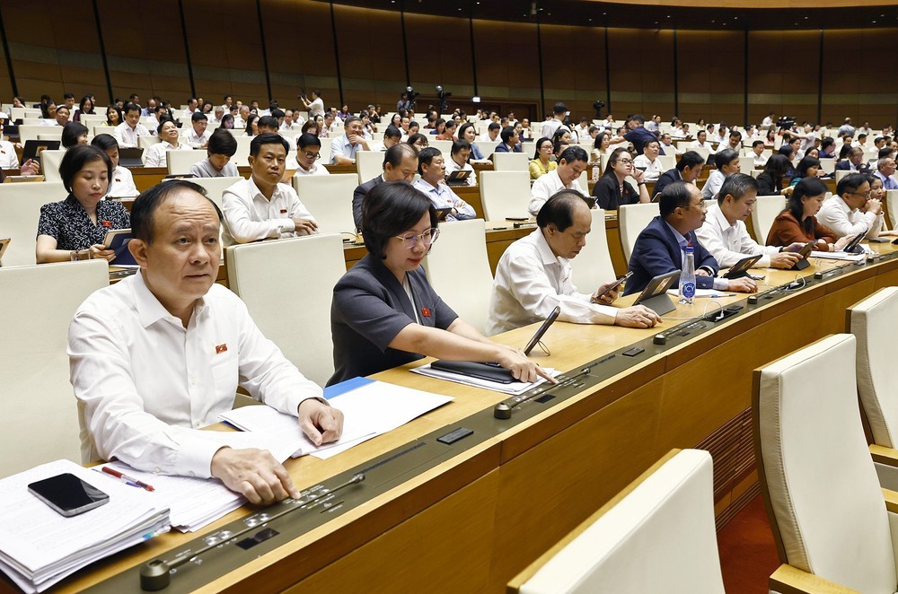 Sửa đổi, bổ sung Hiến pháp 2013 là phù hợp với yêu cầu phát triển mới của đất nước - Ảnh 1.