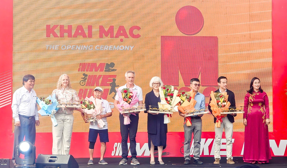 Đà Nẵng kỷ niệm 10 năm IRONMAN Việt Nam: Bùng nổ với công nghệ thực tế hỗn hợp và hơn 3.500 vận động viên toàn cầu - Ảnh 2. Đà Nẵng kỷ niệm 10 năm IRONMAN Việt Nam: Bùng nổ với công nghệ thực tế hỗn hợp và hơn 3.500 vận động viên toàn cầu - Ảnh 2.
