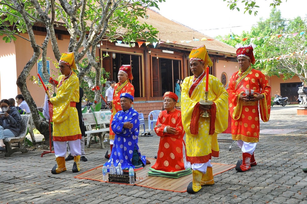 Gìn giữ bản sắc văn hóa tín ngưỡng độc đáo Lễ hội Kỳ yên Thượng điền đình Bình Thủy - Ảnh 1. Gìn giữ bản sắc văn hóa tín ngưỡng độc đáo Lễ hội Kỳ yên Thượng điền đình Bình Thủy - Ảnh 1.