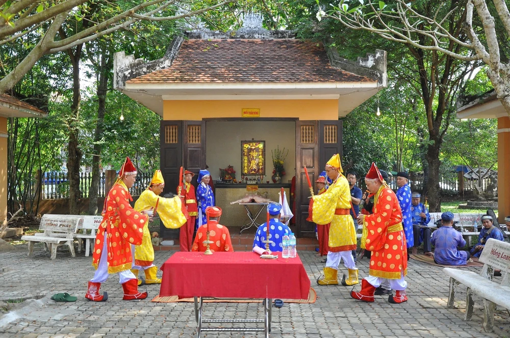 Gìn giữ bản sắc văn hóa tín ngưỡng độc đáo Lễ hội Kỳ yên Thượng điền đình Bình Thủy - Ảnh 2. Gìn giữ bản sắc văn hóa tín ngưỡng độc đáo Lễ hội Kỳ yên Thượng điền đình Bình Thủy - Ảnh 2.