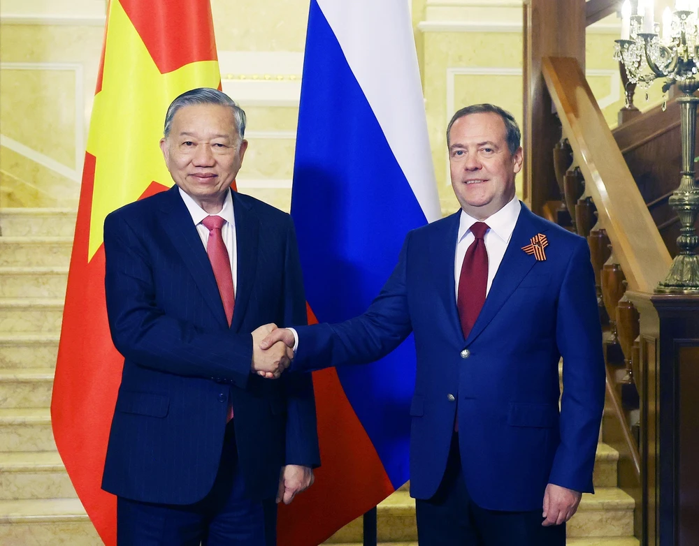Tổng Bí thư Tô Lâm hội kiến Chủ tịch Đảng Nước Nga Thống nhất Dmitry Medvedev - Ảnh 3.