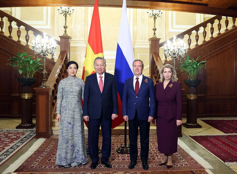 Tổng Bí thư Tô Lâm hội kiến Chủ tịch Đảng Nước Nga Thống nhất Dmitry Medvedev - Ảnh 4.