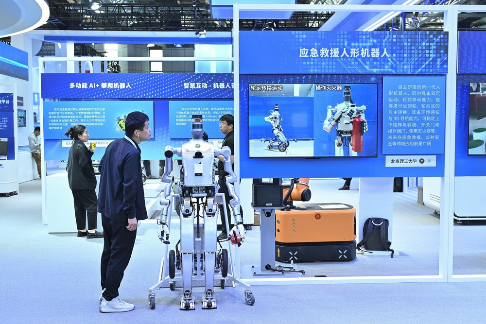 Ván cược của Trung Quốc vào robot hình người - Ảnh 1.