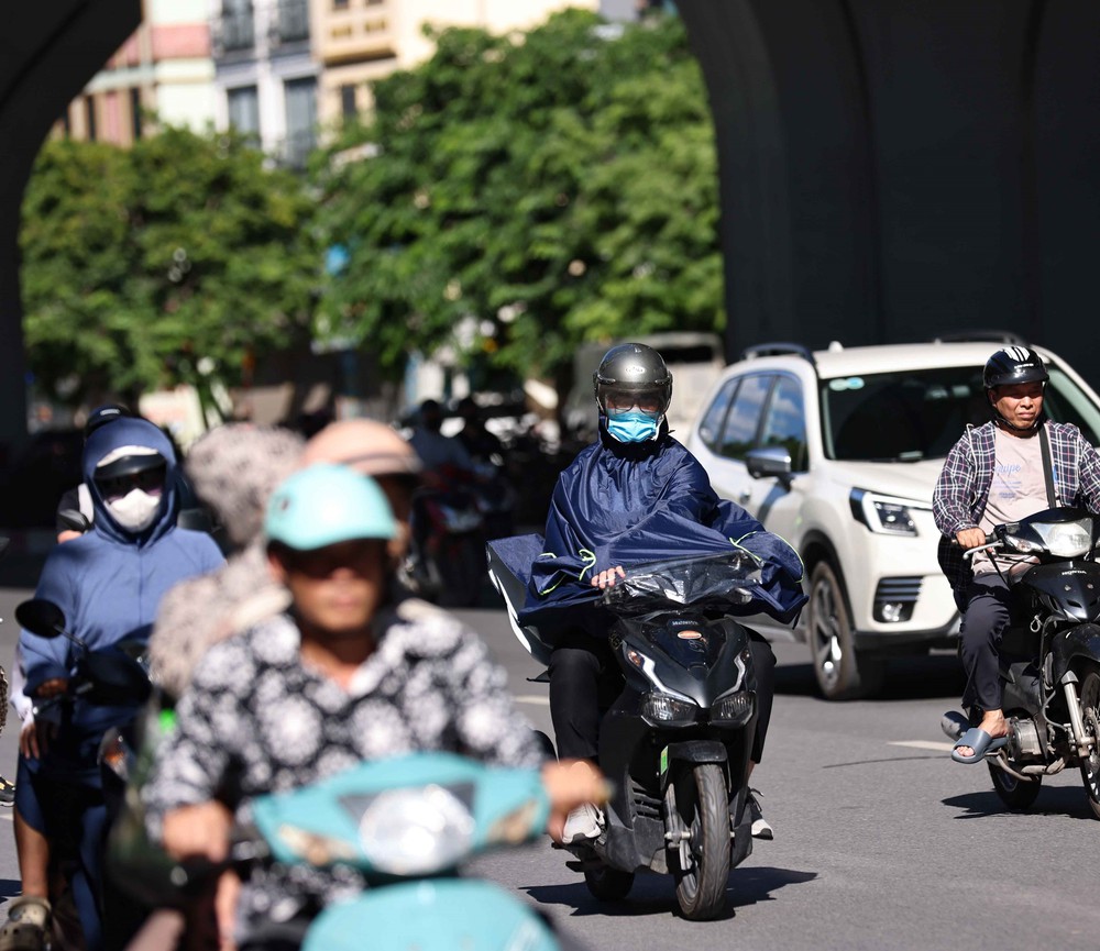 Hình ảnh Hà Nội bắt đầu bước vào đỉnh điểm của nắng nóng - Ảnh 4.