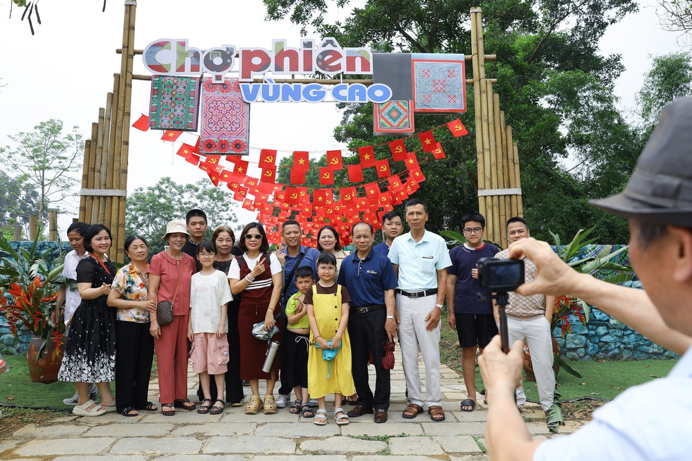Nhiều hoạt động với chủ đề “Ngày hội gia đình” tại Làng Văn hóa – Du lịch các dân tộc Việt Nam - Ảnh 1.