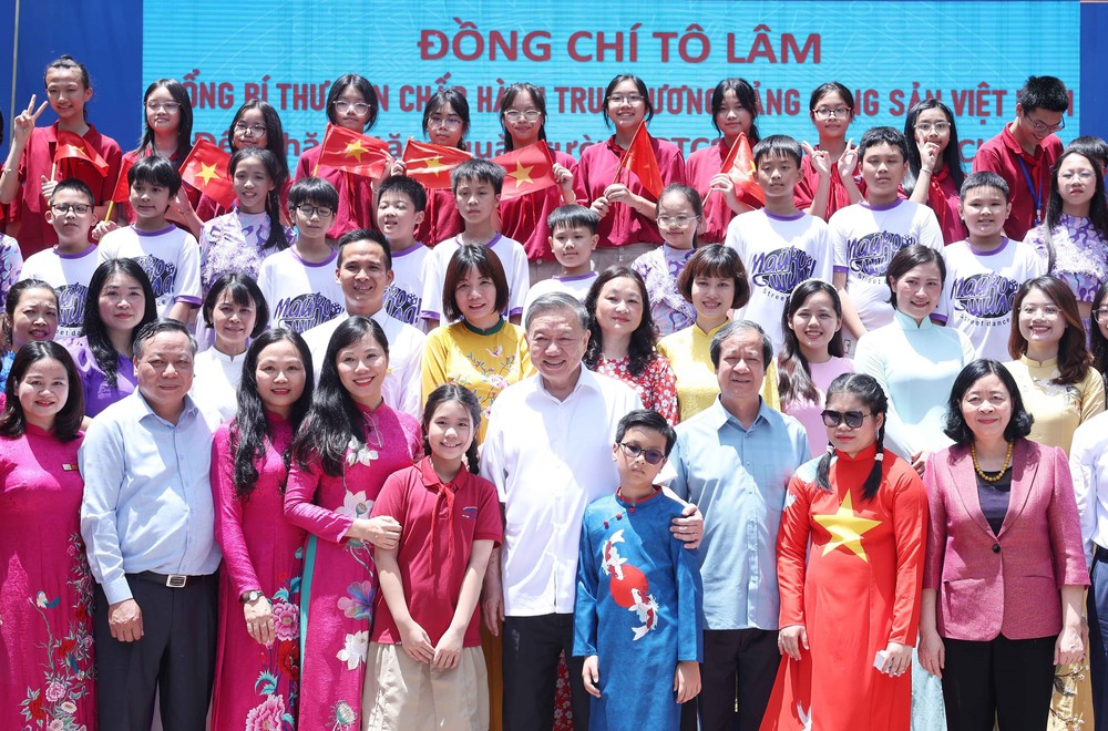 Tổng Bí thư Tô Lâm thăm hai trường học chuyên biệt tại Hà Nội - Ảnh 10.