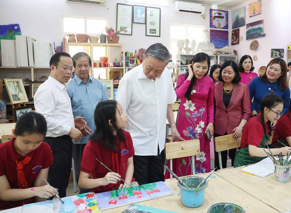 Tổng Bí thư Tô Lâm thăm hai trường học chuyên biệt tại Hà Nội - Ảnh 8.