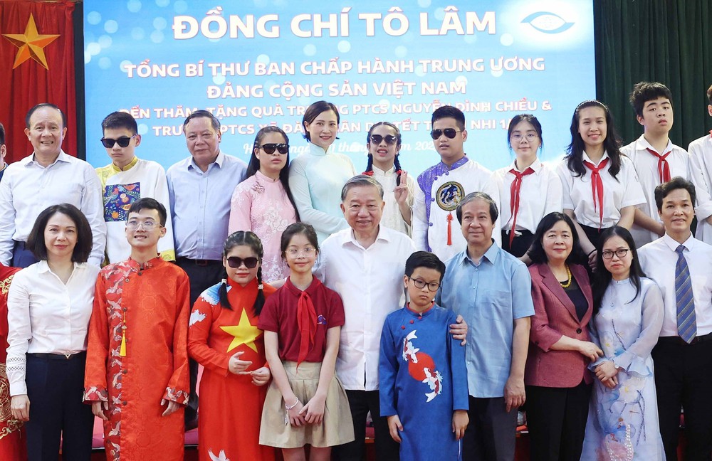 Tổng Bí thư Tô Lâm thăm hai trường học chuyên biệt tại Hà Nội - Ảnh 4.