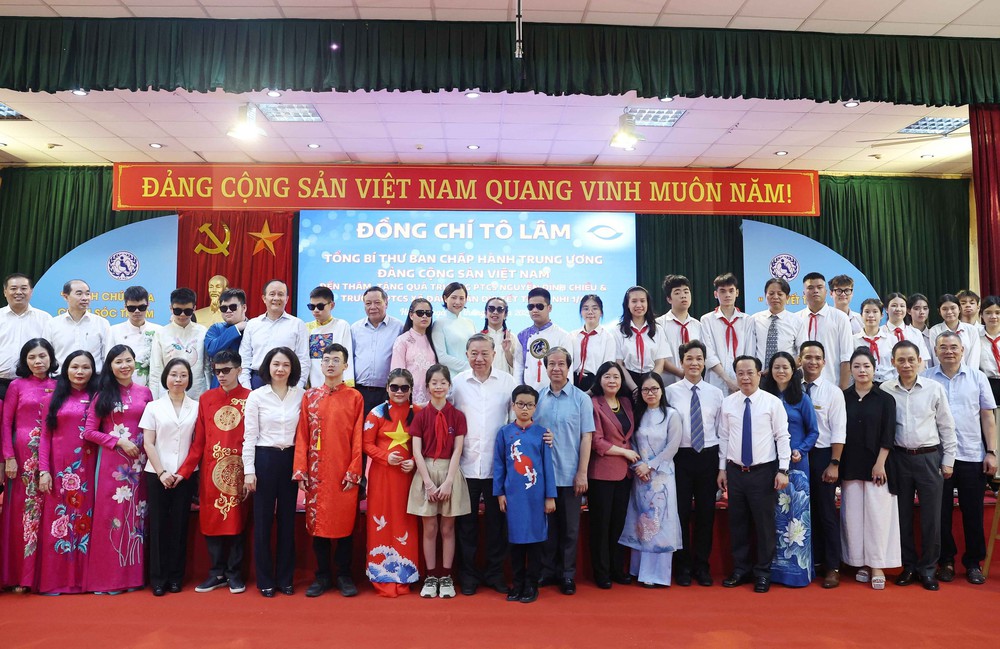 Tổng Bí thư Tô Lâm thăm hai trường học chuyên biệt tại Hà Nội - Ảnh 3.