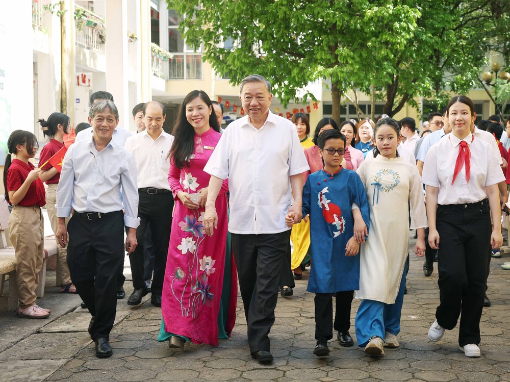 Tổng Bí thư Tô Lâm thăm hai trường học chuyên biệt tại Hà Nội - Ảnh 1.