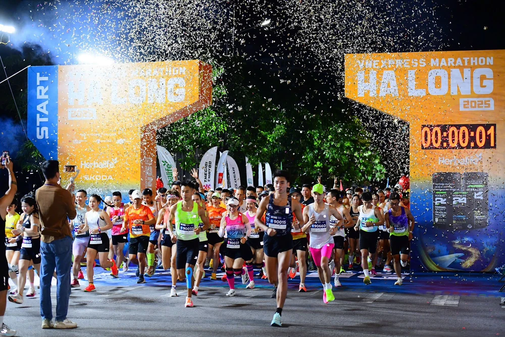 Huỳnh Anh Khôi vô địch VnExpress Marathon Hạ Long 2025
