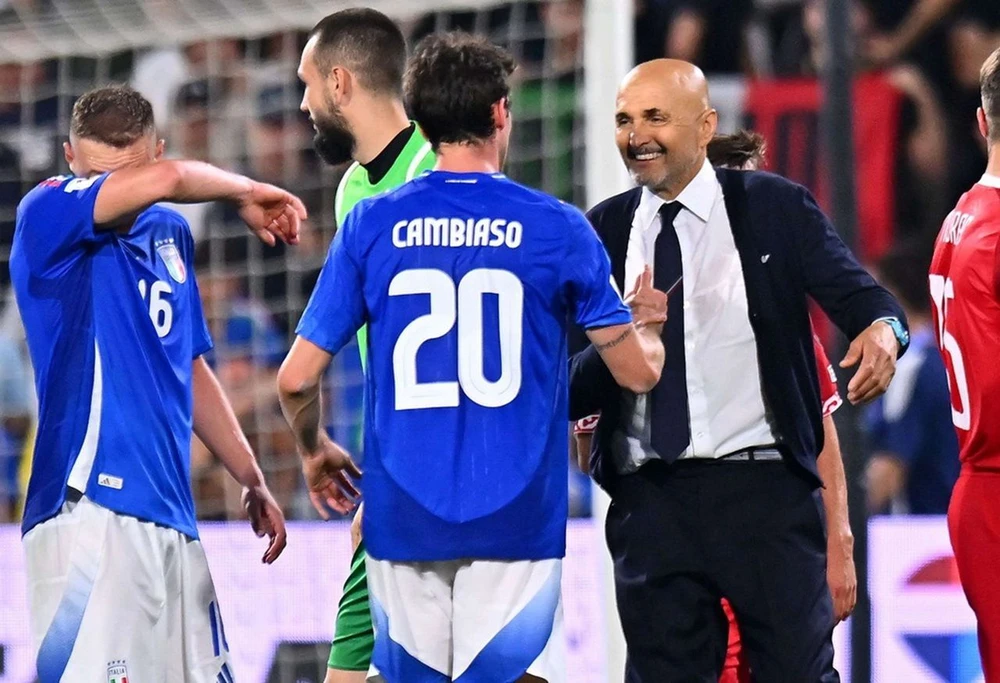 Claudio Ranieri từ chối dẫn dắt đội tuyển Italy: “Thợ hàn” quay lưng, Italy như rắn không đầu - Ảnh 1.