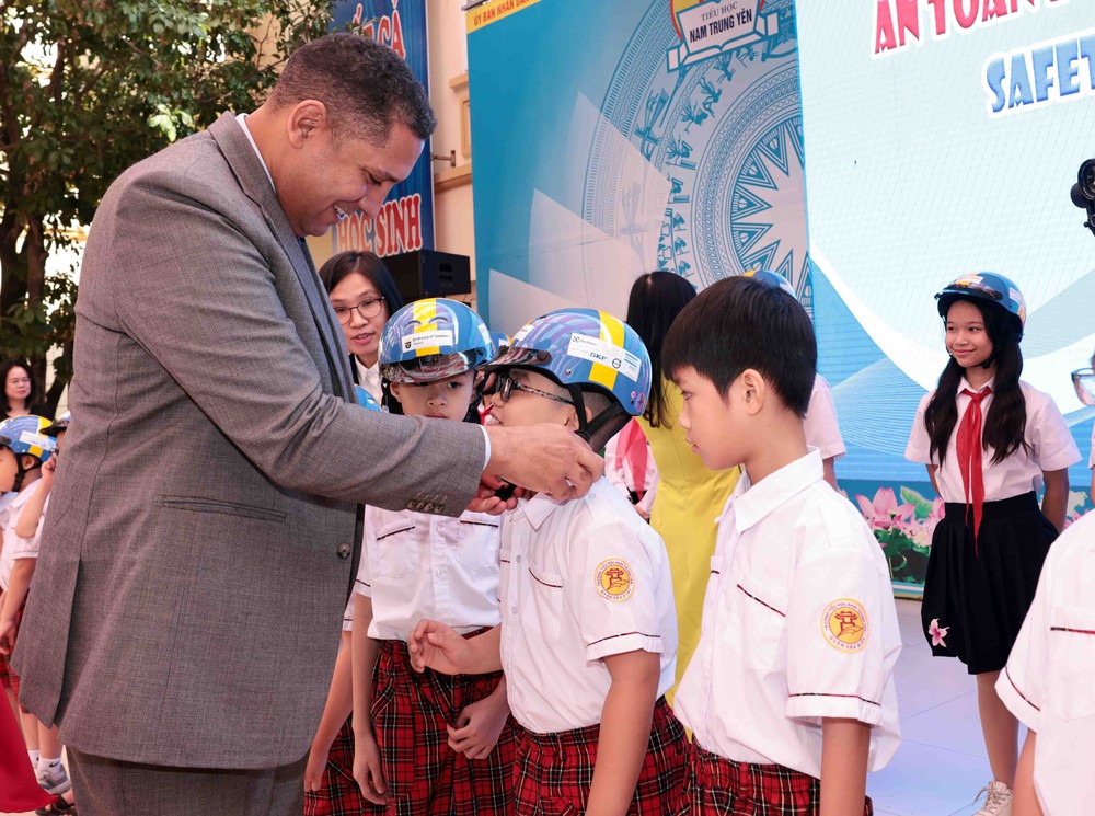 Đại sứ Johan Ndisi: Chuyến thăm của Thủ tướng Phạm Minh Chính là cột mốc quan trọng trong quan hệ bền chặt Việt Nam - Thụy Điển - Ảnh 3.
