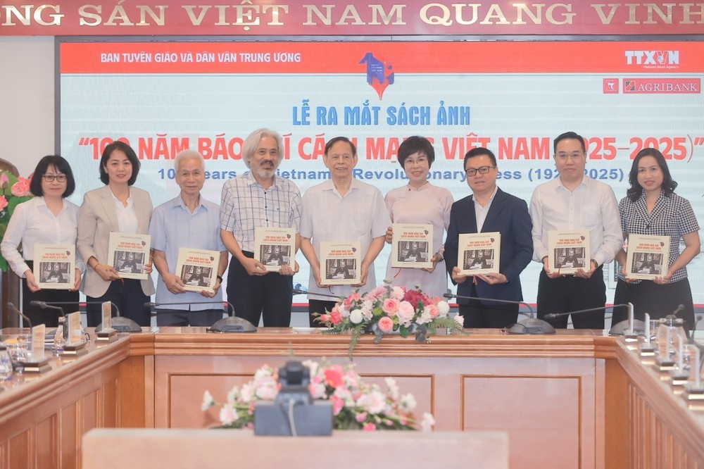 Ra mắt cuốn sách ảnh &quot;100 năm Báo chí Cách mạng Việt Nam (1925-2025)&quot; - Ảnh 6.