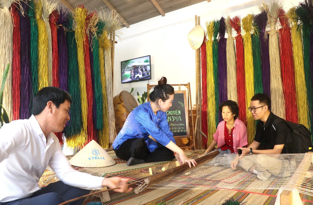 Chủ tịch nước Lương Cường: Sự sáng tạo và tài hoa là yếu tố quan trọng nhất tạo nên giá trị bền vững cho sản phẩm truyền thống - Ảnh 4.