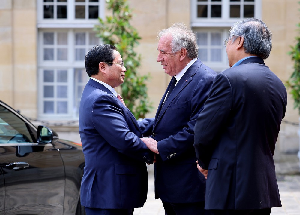Thủ tướng Phạm Minh Chính hội đàm với Thủ tướng Pháp François Bayrou - Ảnh 2.