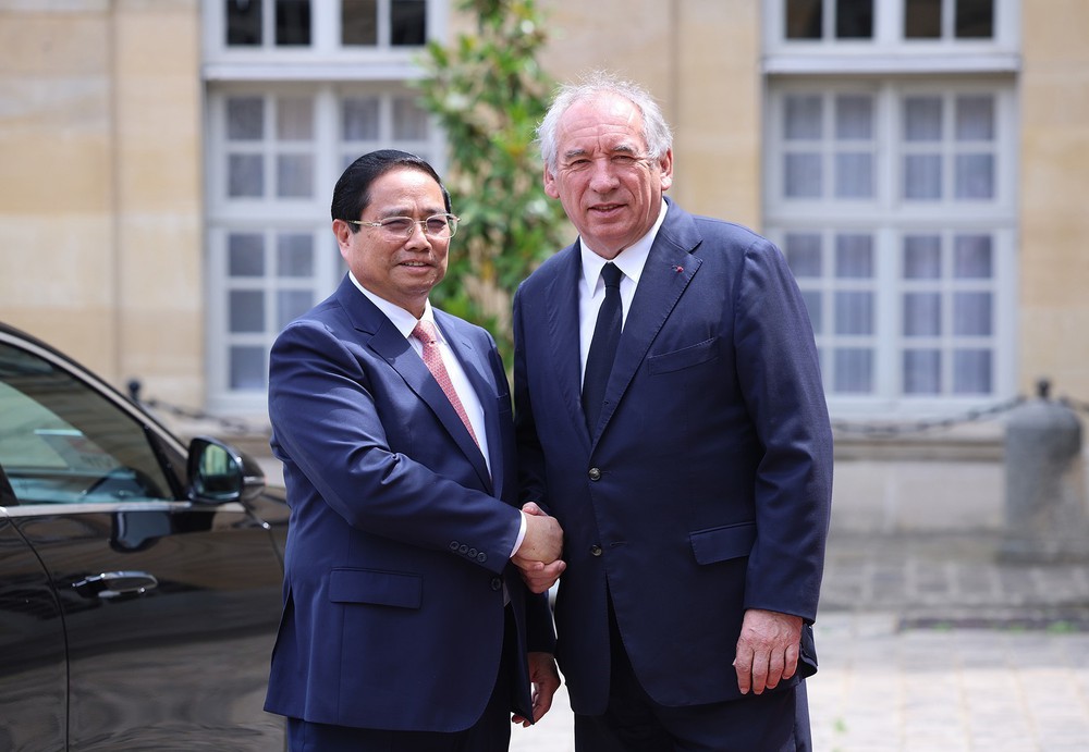 Thủ tướng Phạm Minh Chính hội đàm với Thủ tướng Pháp François Bayrou - Ảnh 1.
