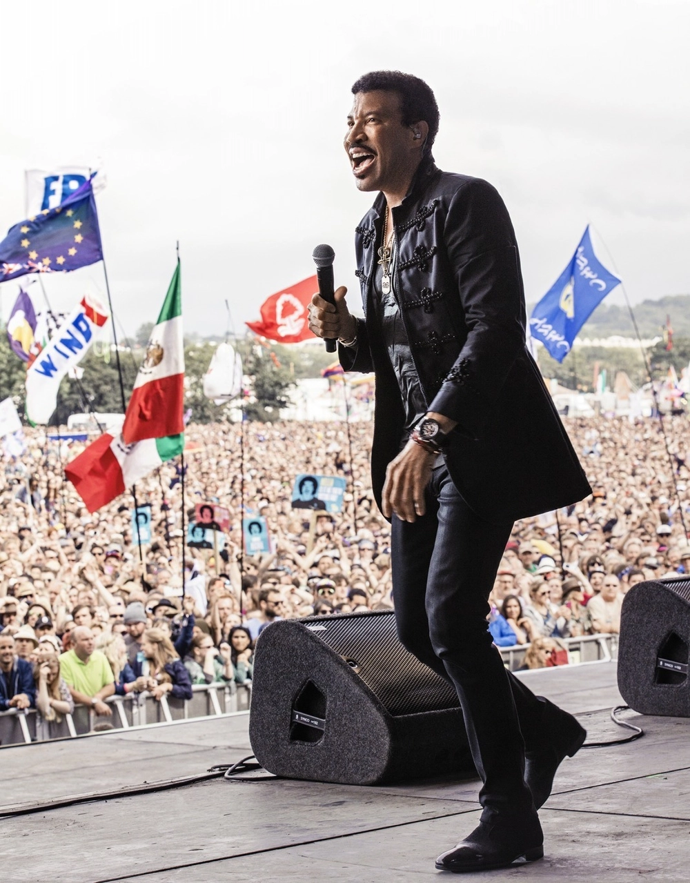 Lionel Richie và những màn &quot;hòa ca&quot; khổng lồ - Ảnh 6.