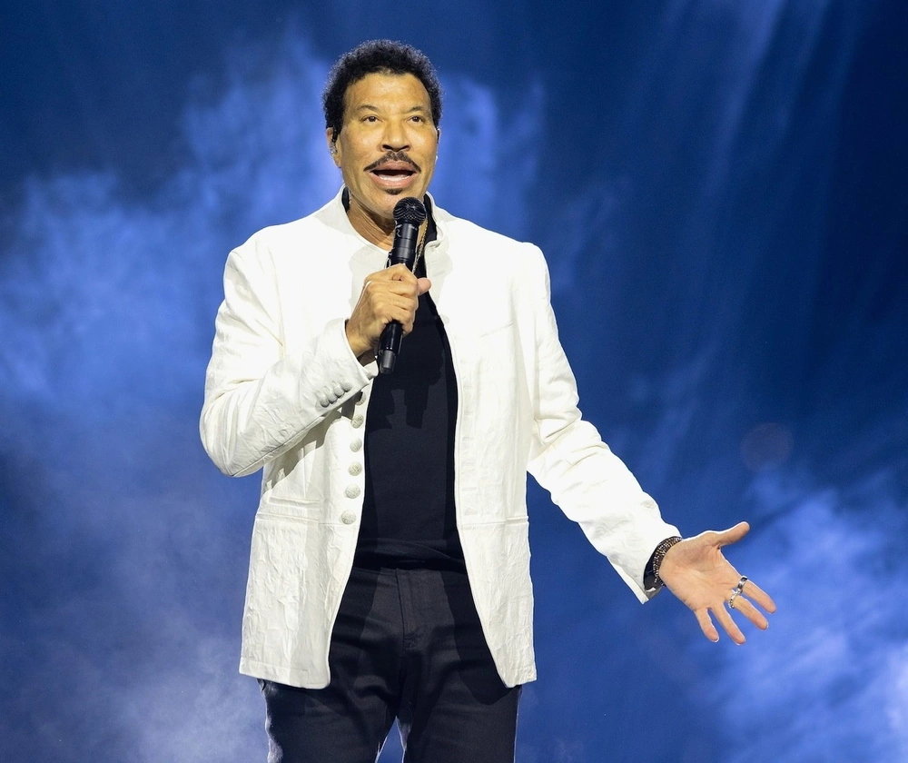 Lionel Richie và những màn &quot;hòa ca&quot; khổng lồ - Ảnh 5.
