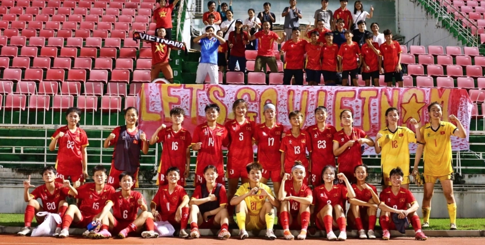 U19 nữ Việt Nam thắng đậm Timor Leste nhờ những &quot;hotgirl&quot;  - Ảnh 1.