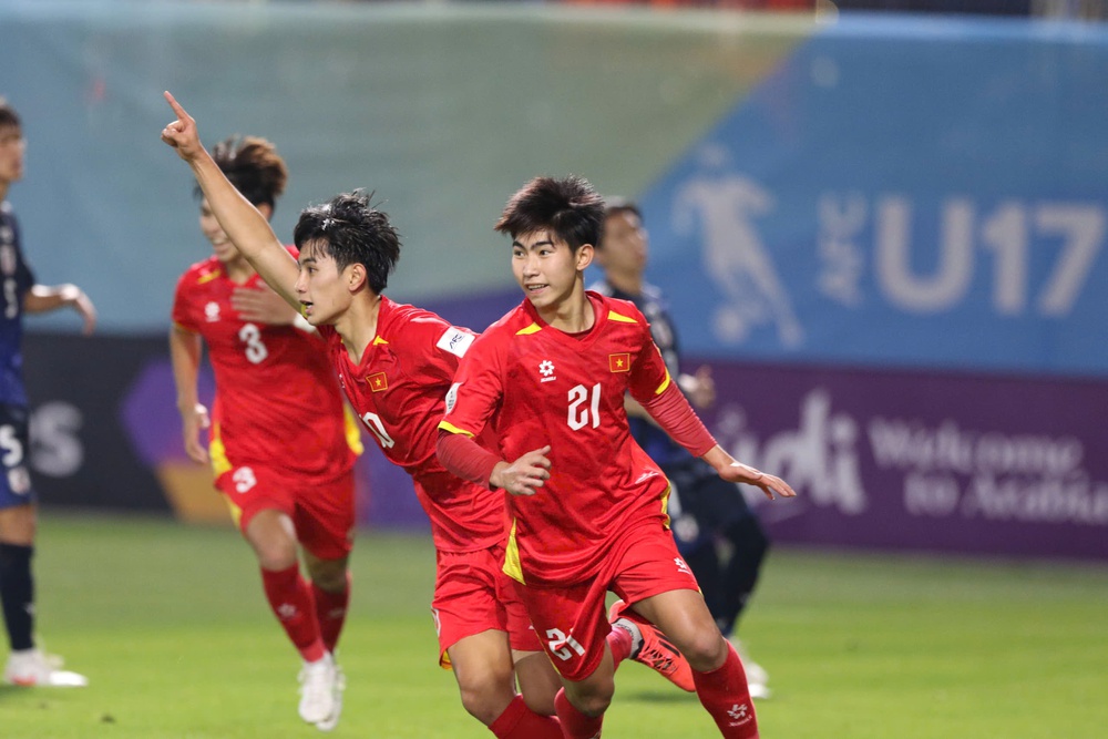 Bóng lăn trên bàn phím: CĐV mong bóng đá Việt Nam kiên trì, học hỏi Nhật Bản - Ảnh 1.