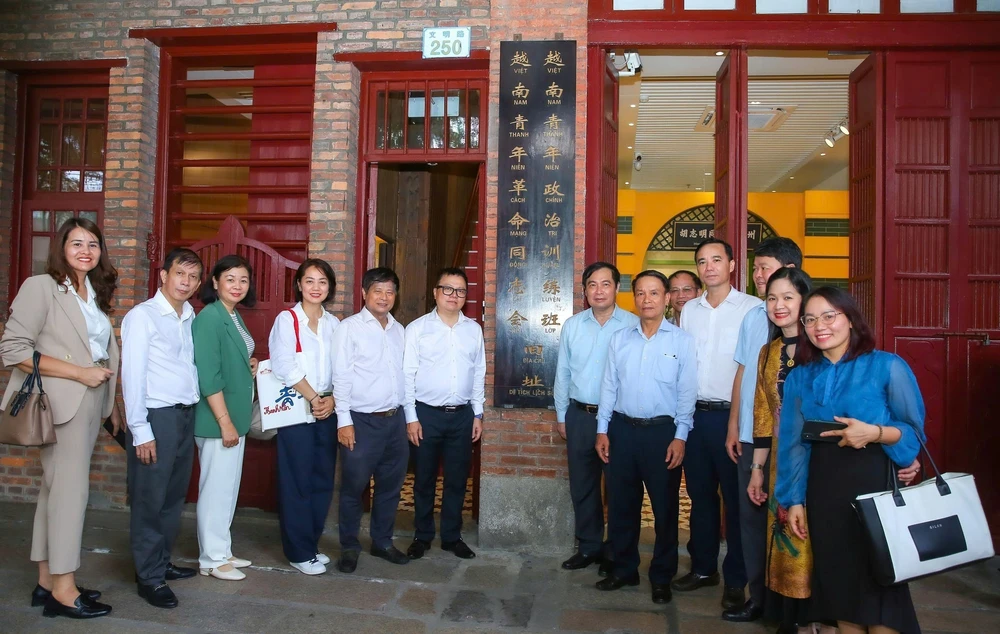 vnapotaldoancongtachoinhabaovietnamthamnoibachosanglapbaothanhnientaiquangchautrungquoc8086572-174965819550469504108.jpg