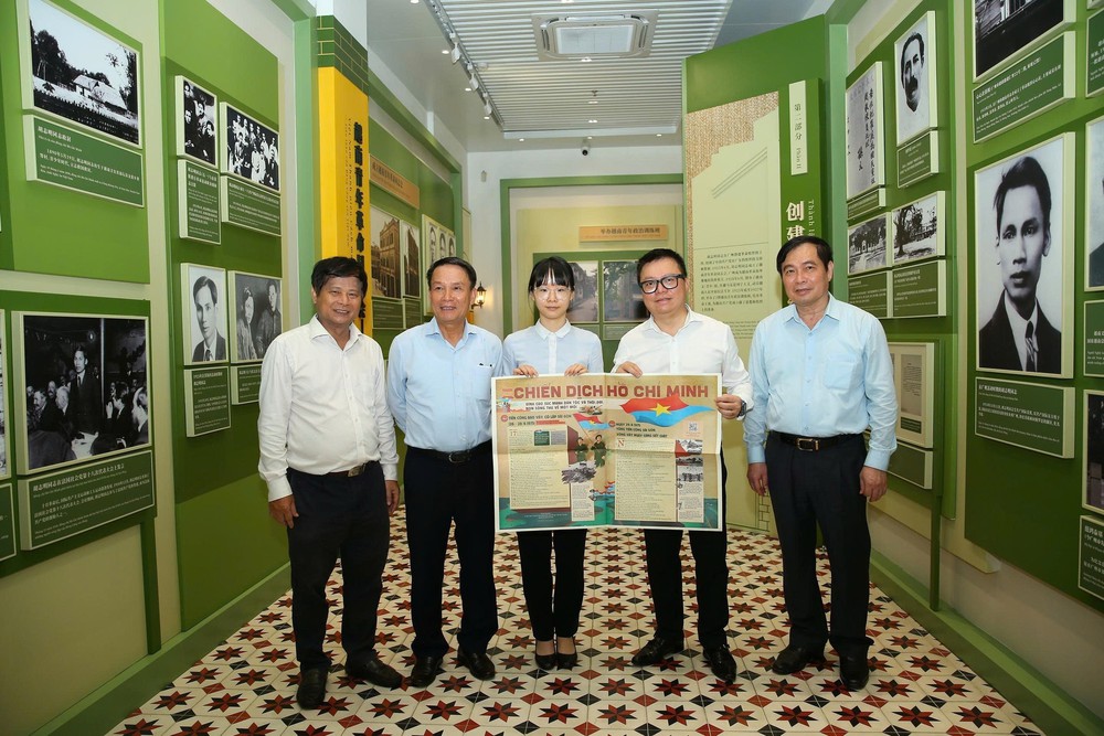 vnapotaldoancongtachoinhabaovietnamthamnoibachosanglapbaothanhnientaiquangchautrungquoc8086573-17496581703651795911636.jpg