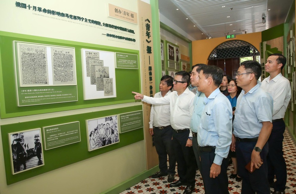 Đoàn công tác Hội Nhà báo Việt Nam thăm nơi Bác Hồ sáng lập Báo Thanh niên  - Ảnh 1.