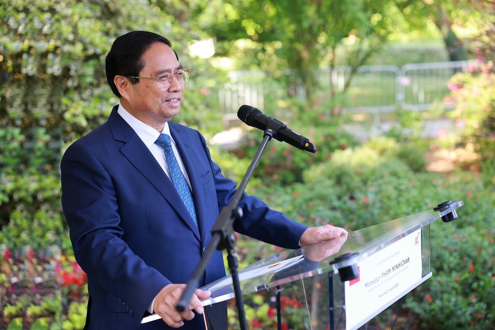 Thủ tướng dâng hoa tưởng niệm Chủ tịch Hồ Chí Minh tại thành phố Montreuil, Pháp - Ảnh 5.