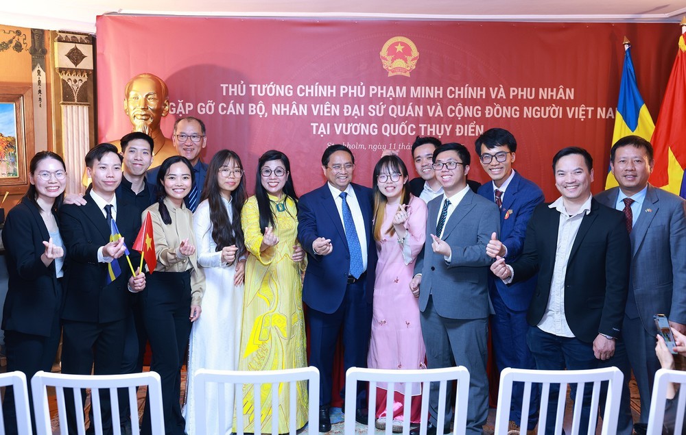 Thủ tướng gặp cộng đồng người Việt Nam tại Thụy Điển - Ảnh 6.
