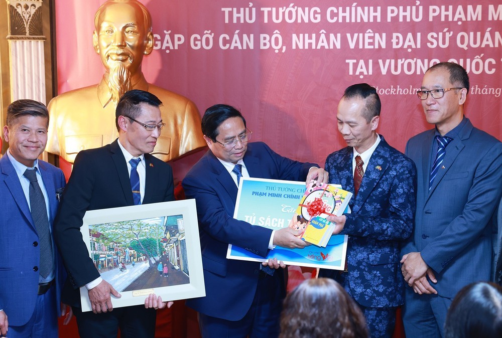 Thủ tướng gặp cộng đồng người Việt Nam tại Thụy Điển - Ảnh 4.