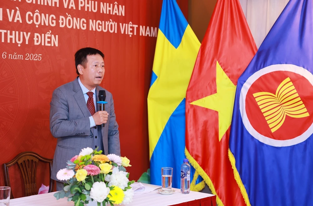 Thủ tướng gặp cộng đồng người Việt Nam tại Thụy Điển - Ảnh 3.