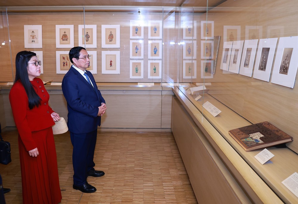 Thủ tướng tham quan Bảo tàng Quai Branly tại Thủ đô Paris, Pháp - Ảnh 4.