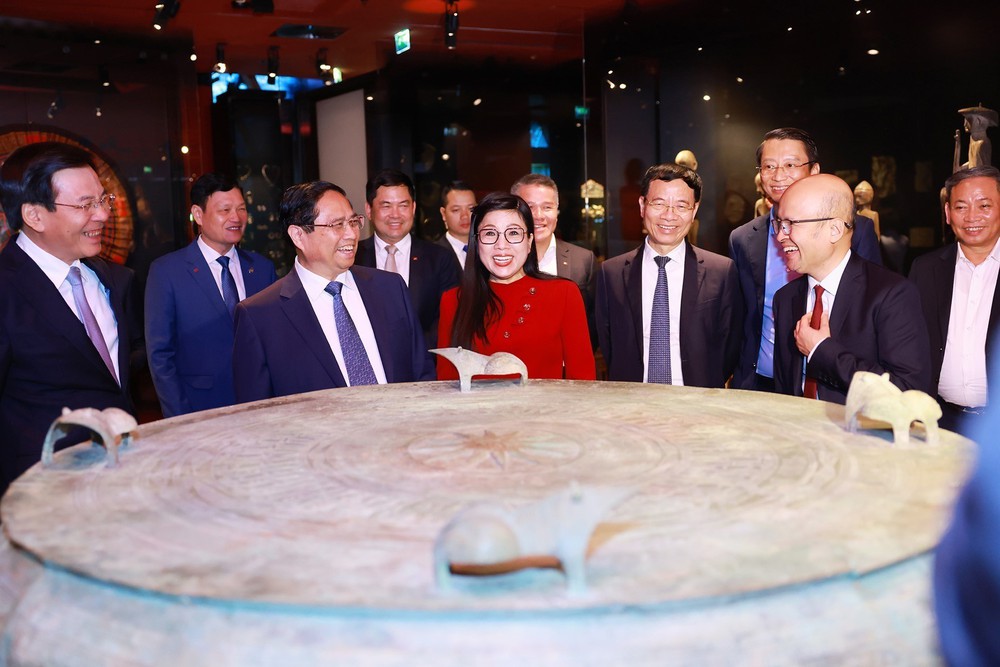 Thủ tướng tham quan Bảo tàng Quai Branly tại Thủ đô Paris, Pháp - Ảnh 3.