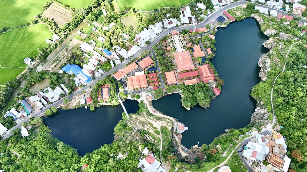 Thiền viện Trúc Lâm - viên ngọc tâm linh giữa lòng Bảy Núi An Giang - Ảnh 1. Thiền viện Trúc Lâm - viên ngọc tâm linh giữa lòng Bảy Núi An Giang - Ảnh 1.